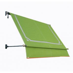 Con braccetti in ferro battuto