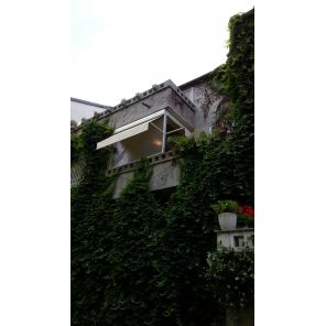 Tenda a caduta estate/inverno con cassonetto, guide laterali e braccetti